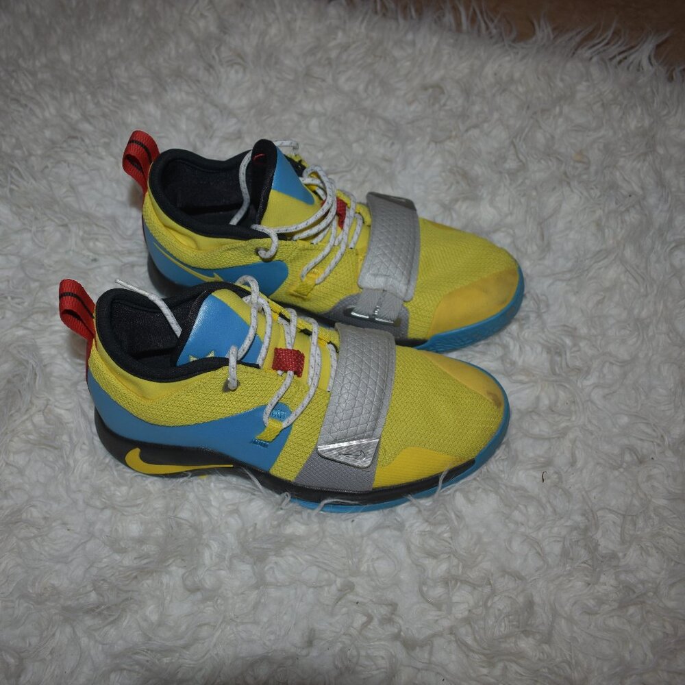 Nike PG 2.5  EUC  6.5 Y Women's size 7.5